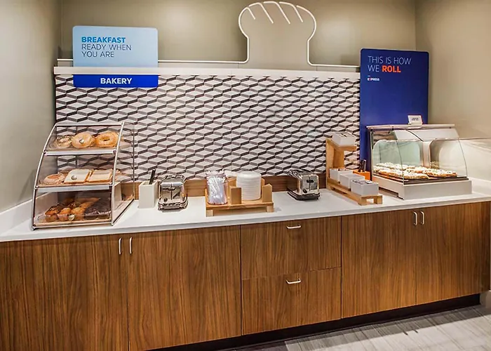 Express & - By Ihg Отель
